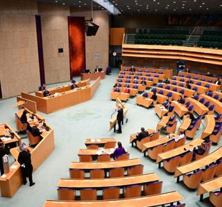 Wilders Vraagt Debat Aan